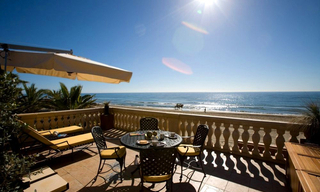 Beachfront villa te koop in Marbella east - oost, met directe toegang tot het strand, Costa del Sol 3