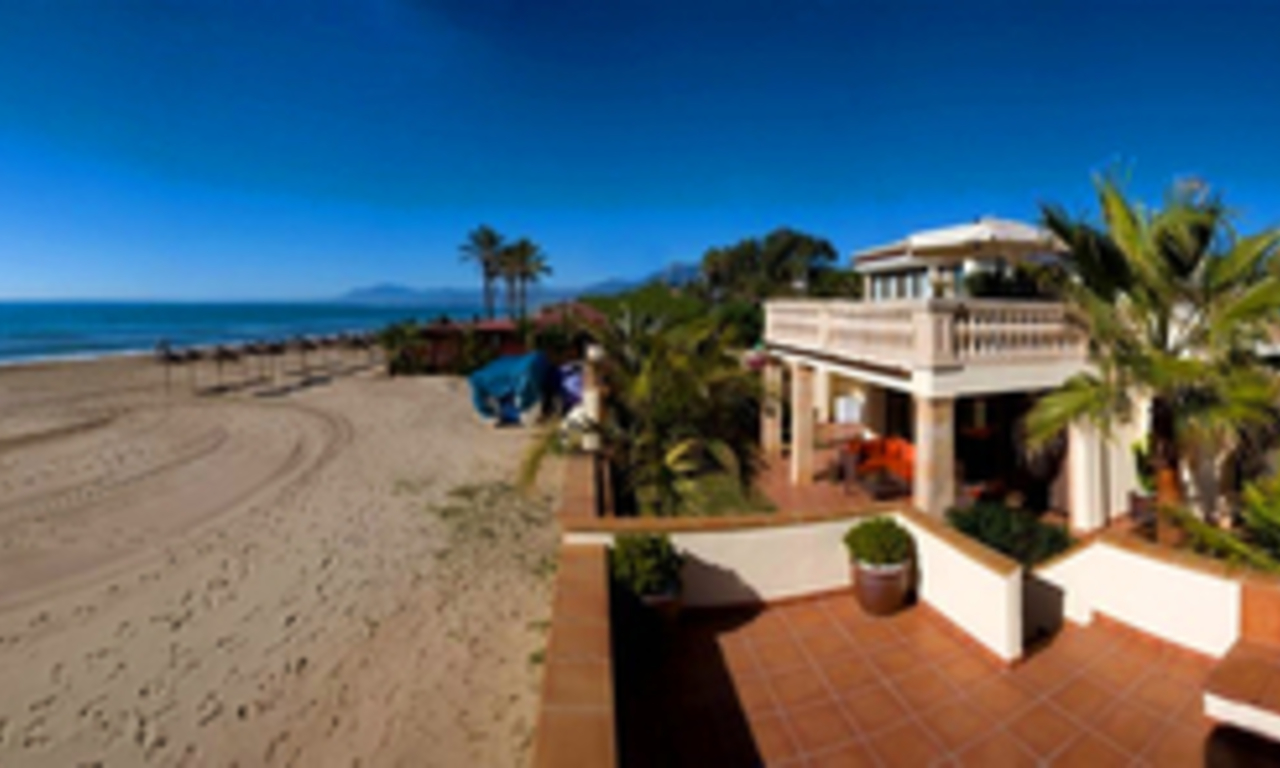Beachfront villa te koop in Marbella east - oost, met directe toegang tot het strand, Costa del Sol 4
