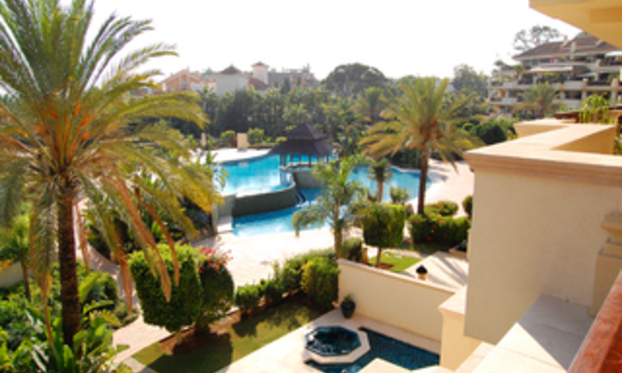 Luxe beachfront appartement te koop in Puerto Banus - Marbella 3