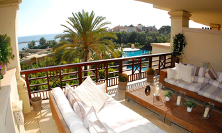 Luxe beachfront appartement te koop in Puerto Banus - Marbella 1