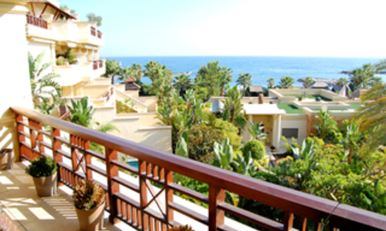 Luxe beachfront appartement te koop in Puerto Banus - Marbella 6