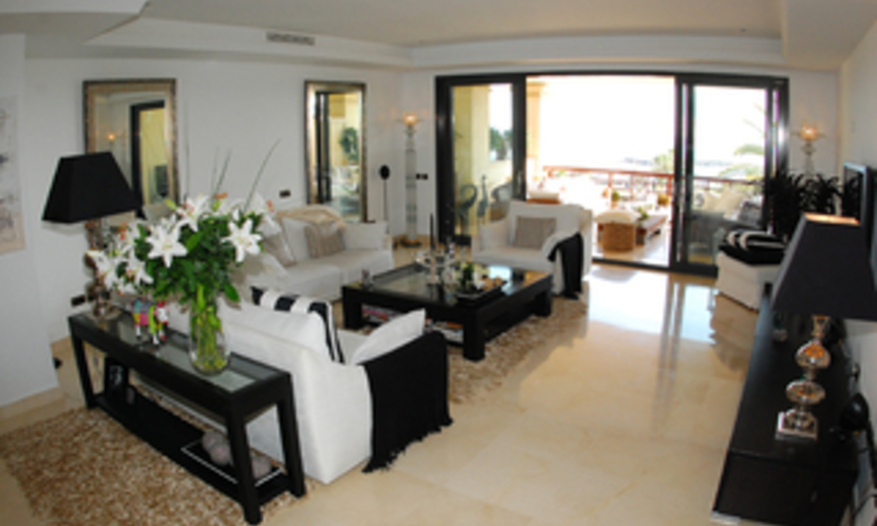 Luxe beachfront appartement te koop in Puerto Banus - Marbella 13
