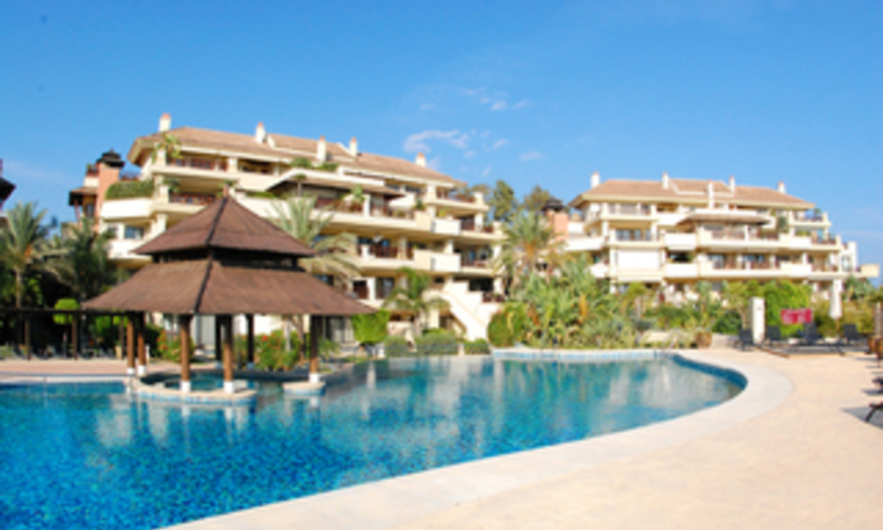 Luxe beachfront appartement te koop in Puerto Banus - Marbella 26