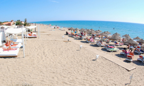 Marbella direct aan het strand: moderne nieuwe villa van plan te koop of kavel te koop 