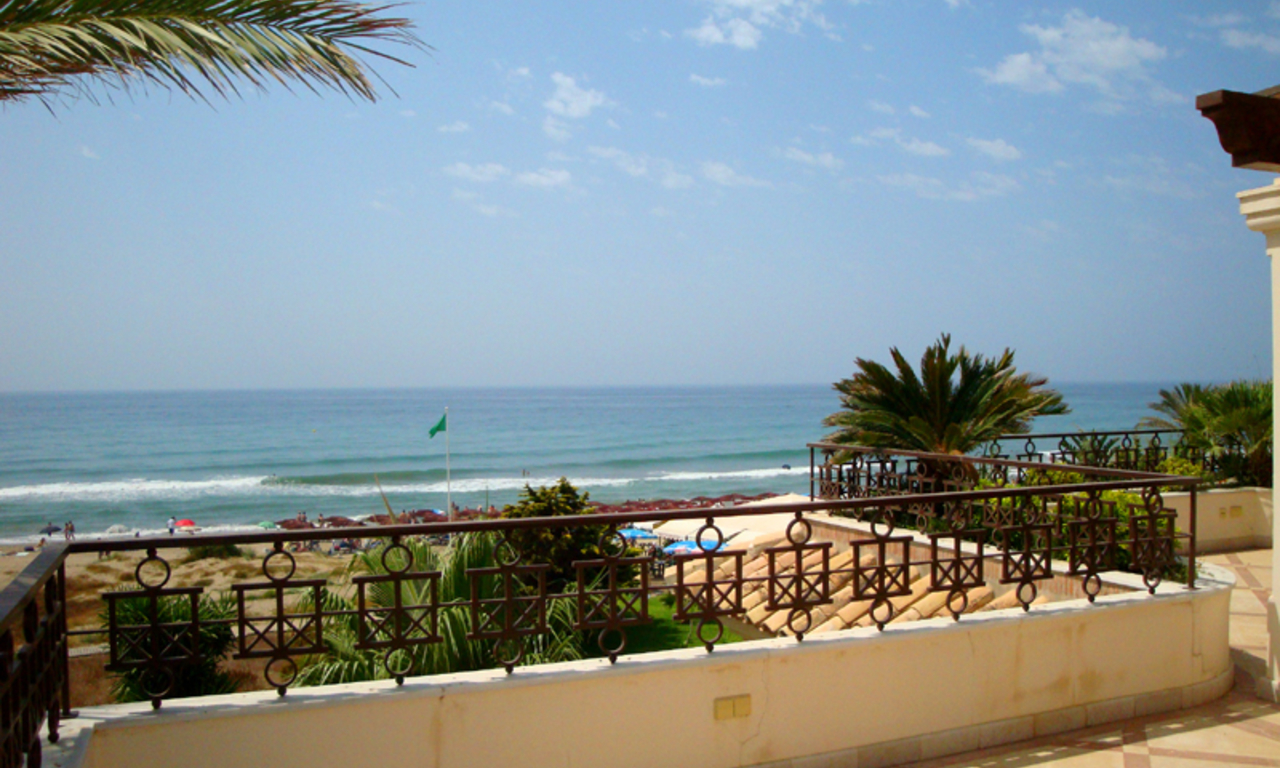 Exclusief Beachfront penthouse appartement te koop aan het strand in Los Monteros te Marbella 1