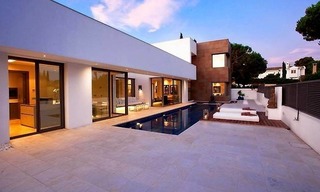 Nieuwe moderne villa te koop op de Gouden Mijl te Marbella 0