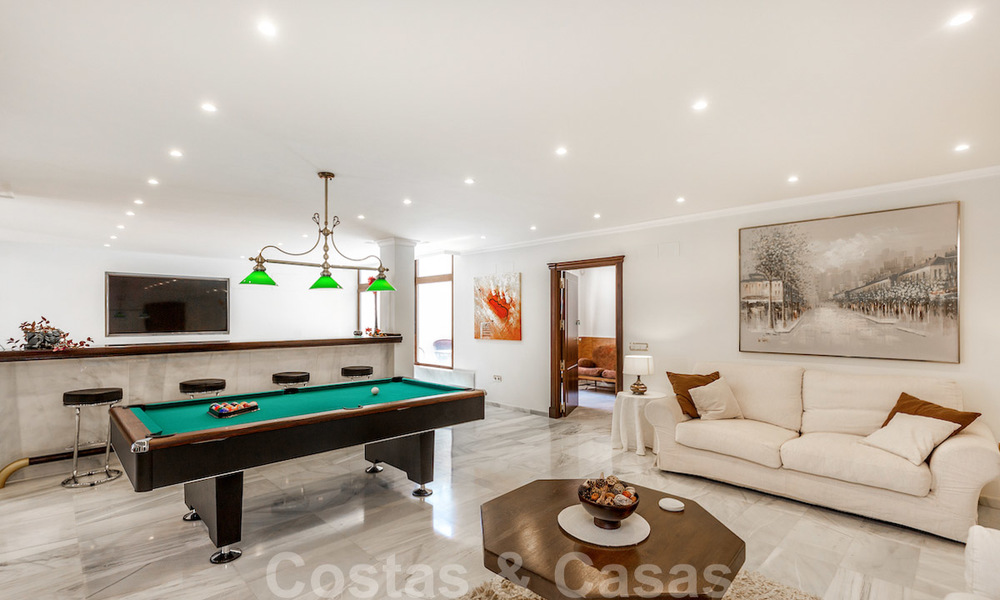 Luxe villa te koop met open zeezicht in Sierra Blanca, Marbella 22202