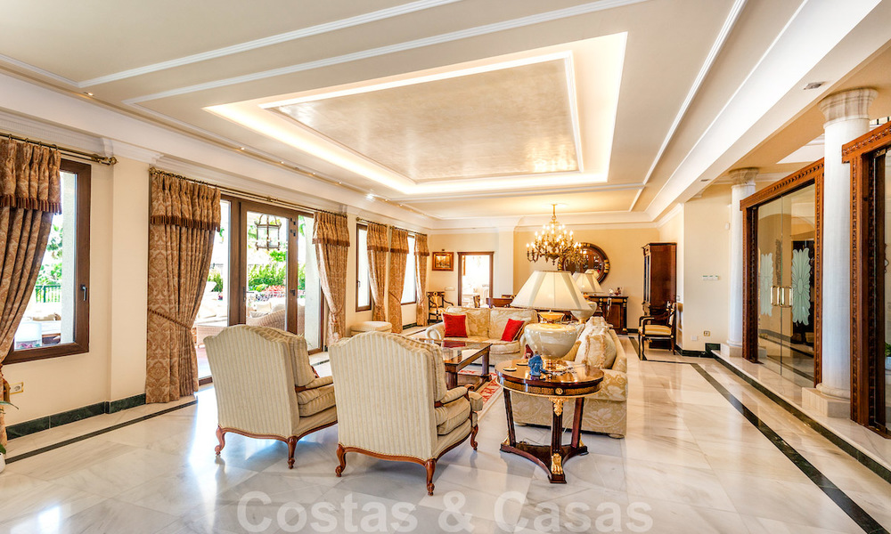 Luxe villa te koop met open zeezicht in Sierra Blanca, Marbella 22205