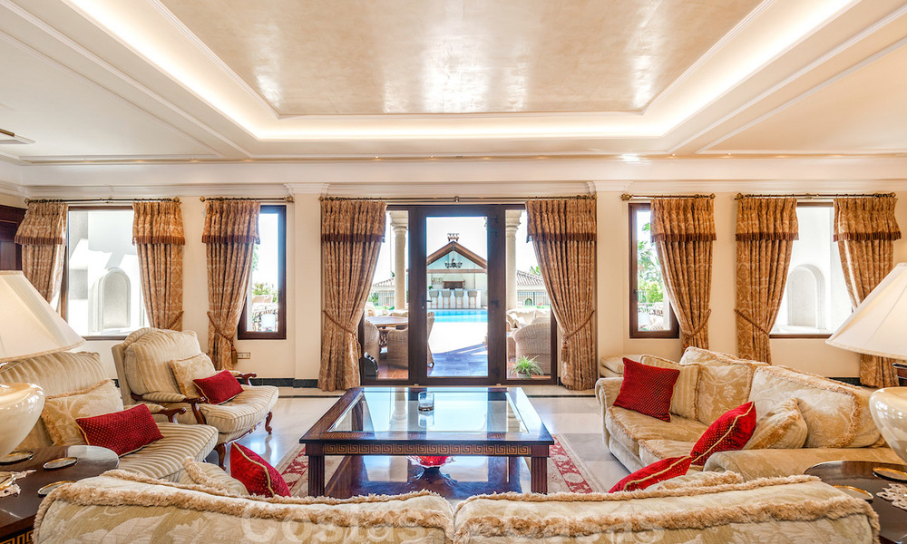 Luxe villa te koop met open zeezicht in Sierra Blanca, Marbella 22206
