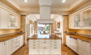 Luxe villa te koop met open zeezicht in Sierra Blanca, Marbella 22223 