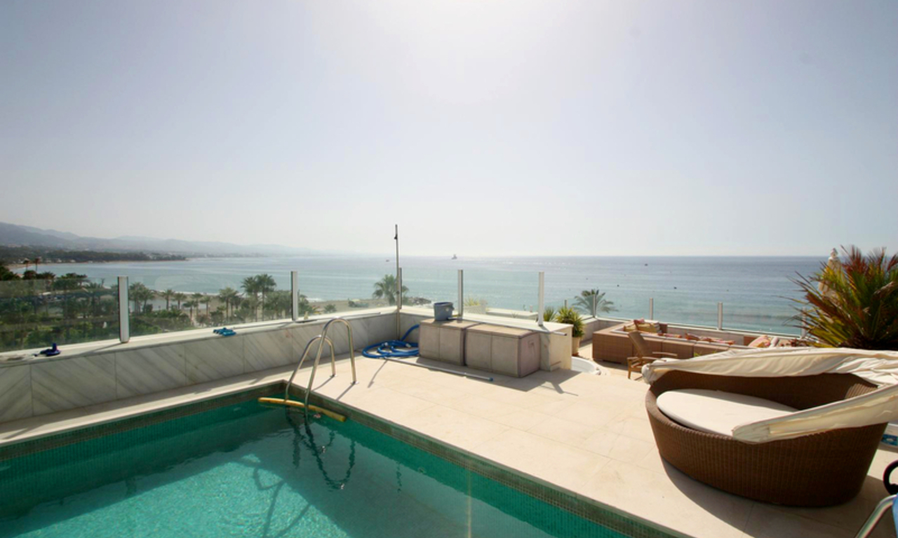 Eerstelijnstrand luxe penthouse te koop in Puerto Banus - Marbella 2