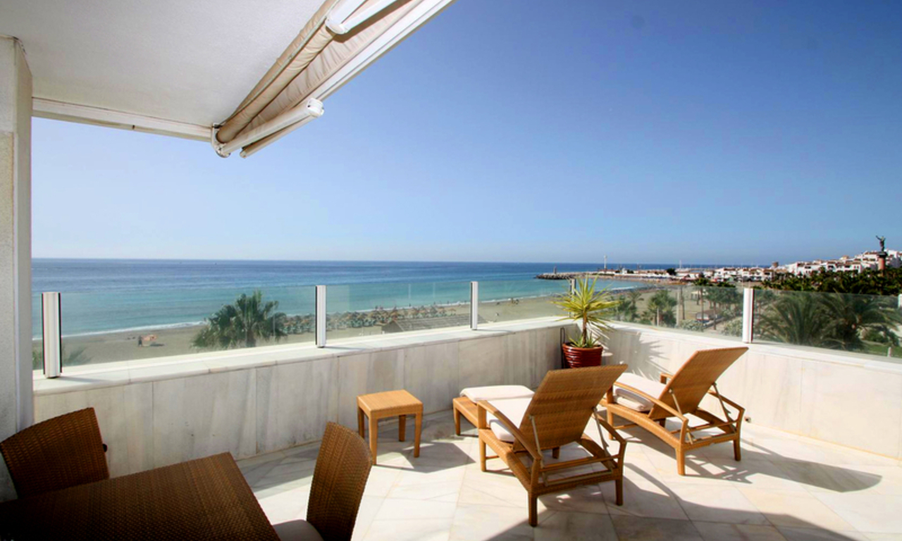 Eerstelijnstrand luxe penthouse te koop in Puerto Banus - Marbella 7