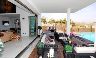 Spoedverkoop - Moderne nieuwe villa te koop op een exclusief golfresort tussen Marbella, Benahavis en Estepona 10