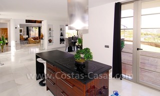 Spoedverkoop - Moderne nieuwe villa te koop op een exclusief golfresort tussen Marbella, Benahavis en Estepona 20