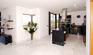 Spoedverkoop - Moderne nieuwe villa te koop op een exclusief golfresort tussen Marbella, Benahavis en Estepona 18