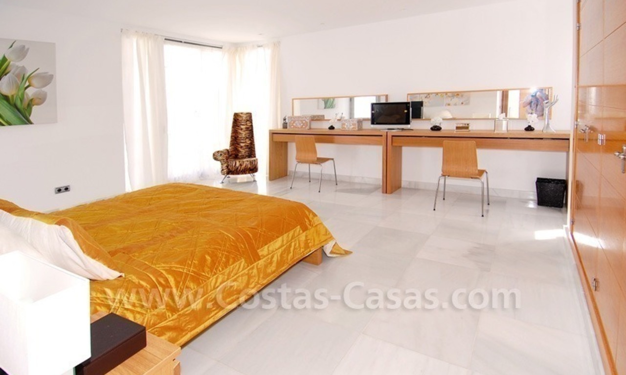 Spoedverkoop - Moderne nieuwe villa te koop op een exclusief golfresort tussen Marbella, Benahavis en Estepona 26