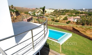 Spoedverkoop - Moderne nieuwe villa te koop op een exclusief golfresort tussen Marbella, Benahavis en Estepona 29