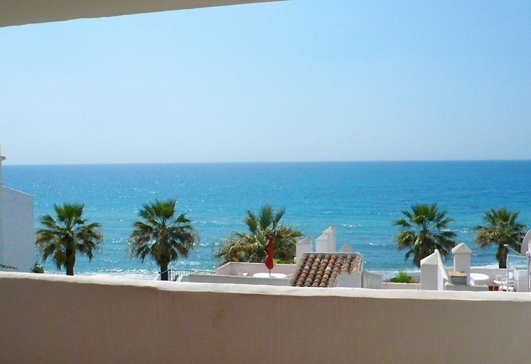 Frontline beach strand appartement te koop in Mijas Costa