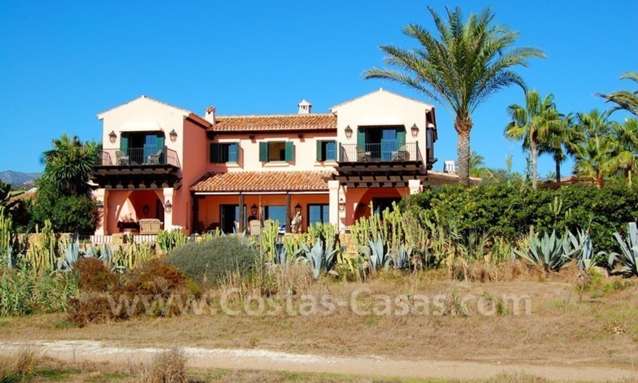 Exclusieve Beachfront villa te koop, eerste lijn strand, Bahia de Marbella – Los Monteros te Marbella 16