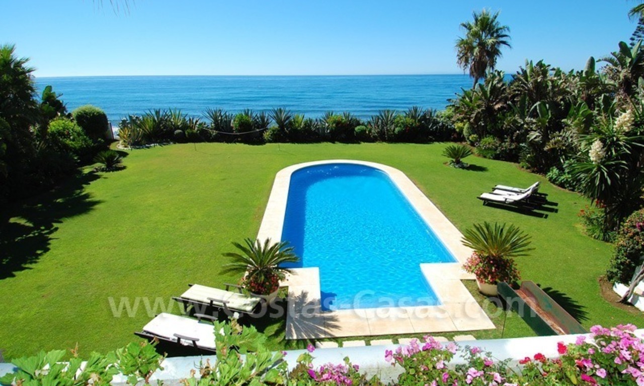 Exclusieve frontline beach villa te koop, Marbella - Estepona 0