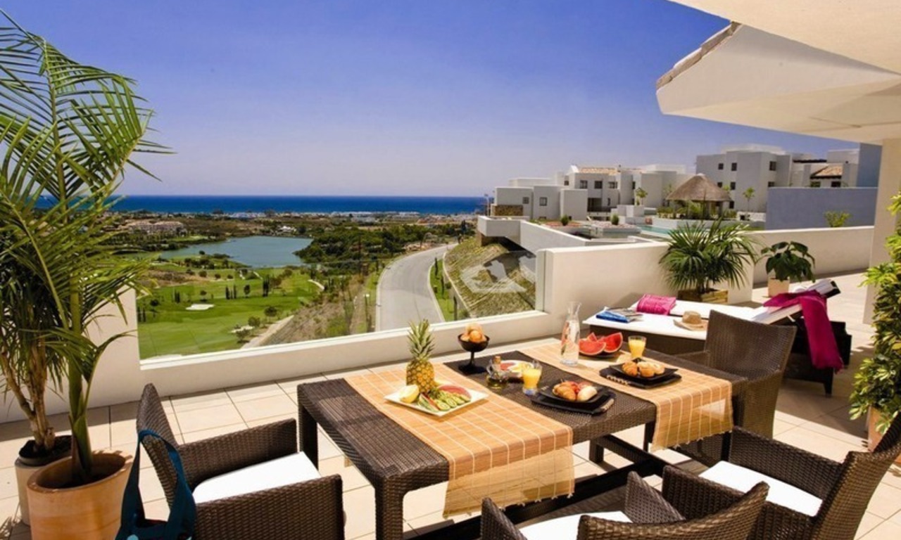 Moderne Frontline golf appartementen te koop, Marbella -Benahavis 0