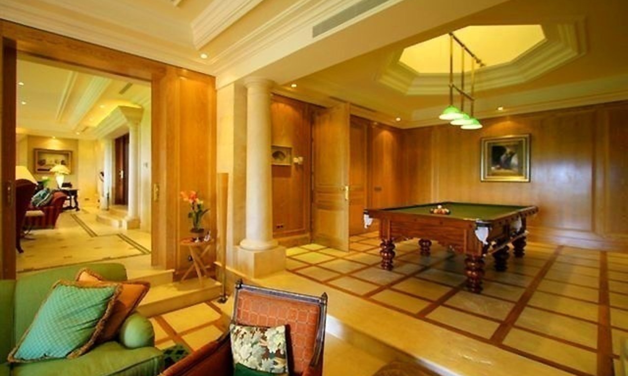 Luxueuze villa te koop, gated secure golf resort, Marbella Benahavis Costa del Sol 7
