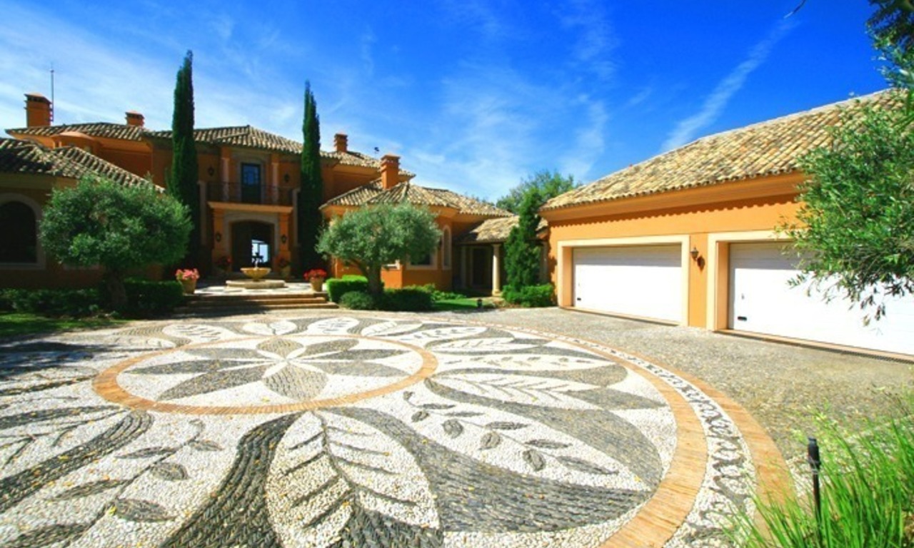 Luxueuze villa te koop, gated secure golf resort, Marbella Benahavis Costa del Sol 3