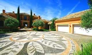 Luxueuze villa te koop, gated secure golf resort, Marbella Benahavis Costa del Sol 3