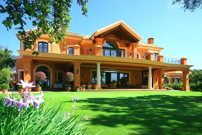 Luxueuze villa te koop, gated secure golf resort, Marbella Benahavis Costa del Sol