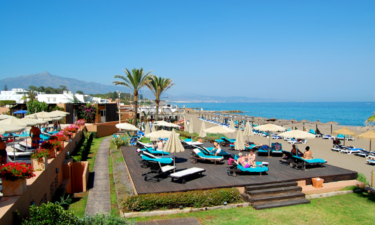 Villa te koop eerstelijnstrand én eerstelijngolf te Marbella 9