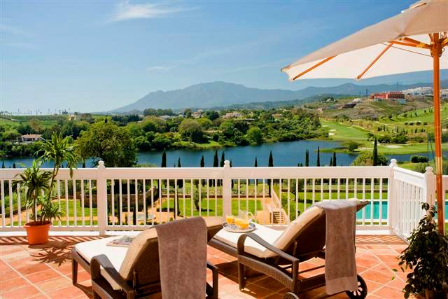 Frontline golf appartement en penthouse te koop in Golfresort Marbella - Benahavis - Estepona