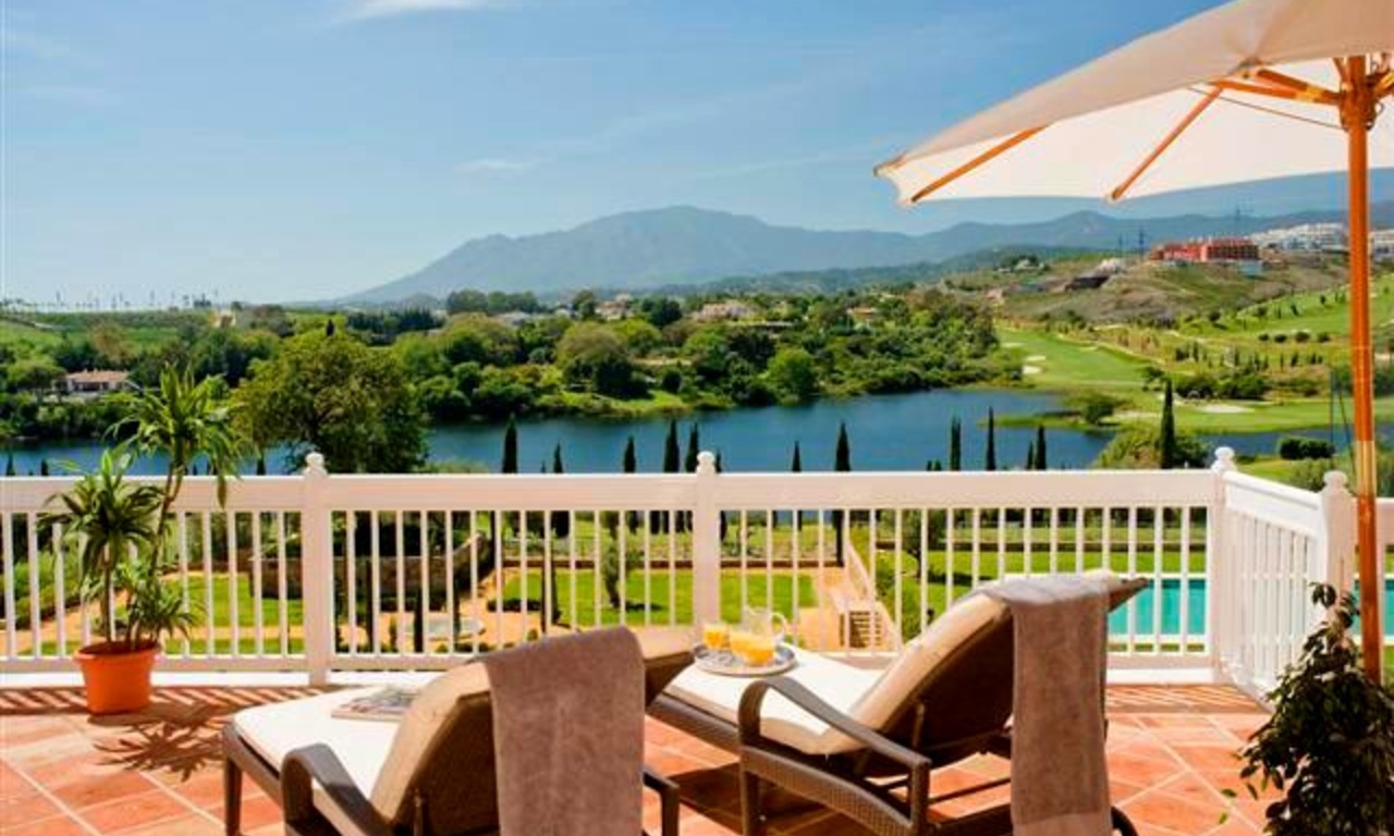 Frontline golf appartement en penthouse te koop in Golfresort Marbella - Benahavis - Estepona 0