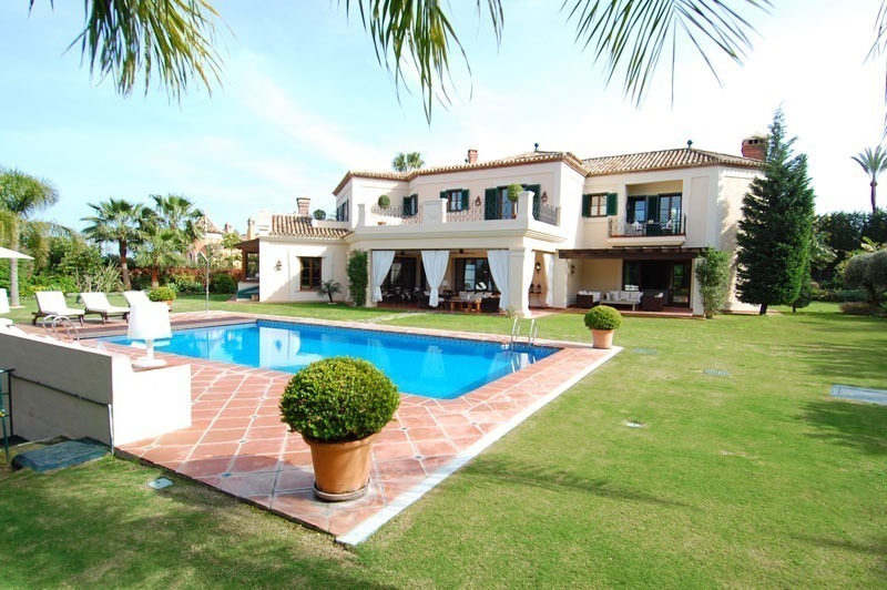Elegante exclusieve villa te koop in Puerto Banus te Marbella
