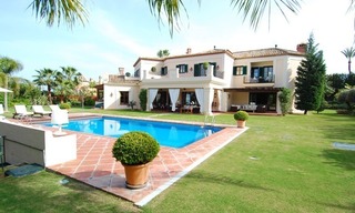 Elegante exclusieve villa te koop in Puerto Banus te Marbella 0