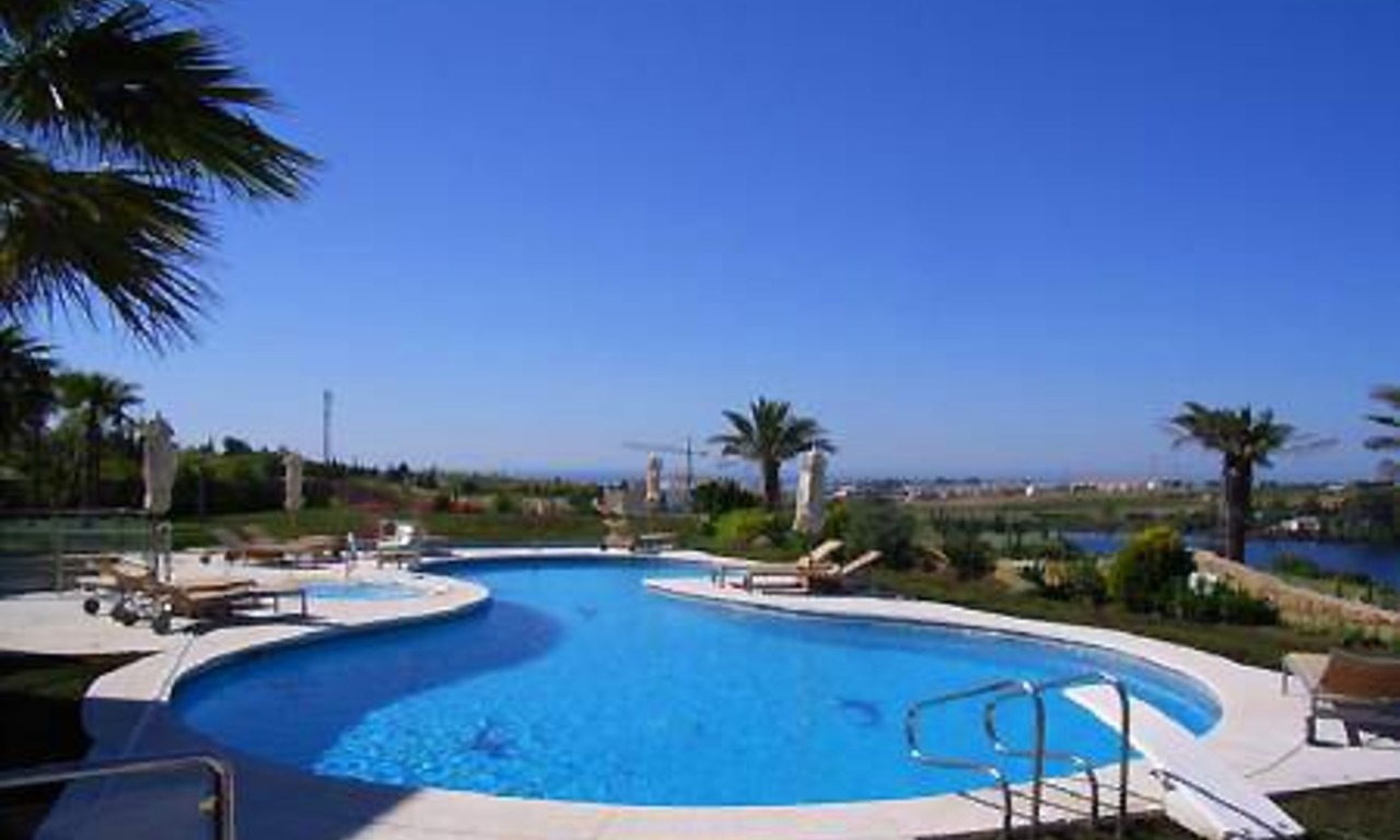 Moderne Villa te koop, frontline golf, Marbella - Benahavis 8