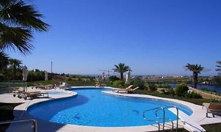 Moderne Villa te koop, frontline golf, Marbella - Benahavis 8