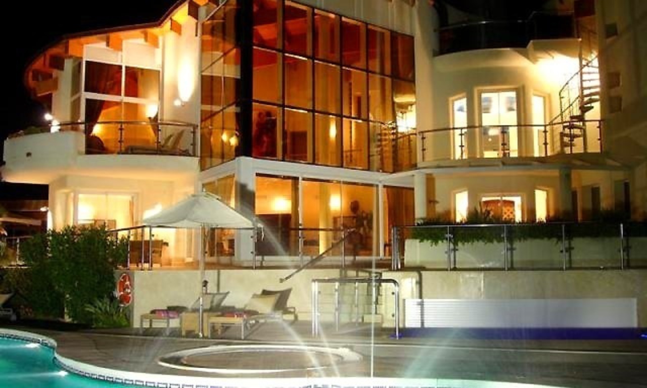 Moderne Villa te koop, frontline golf, Marbella - Benahavis 4