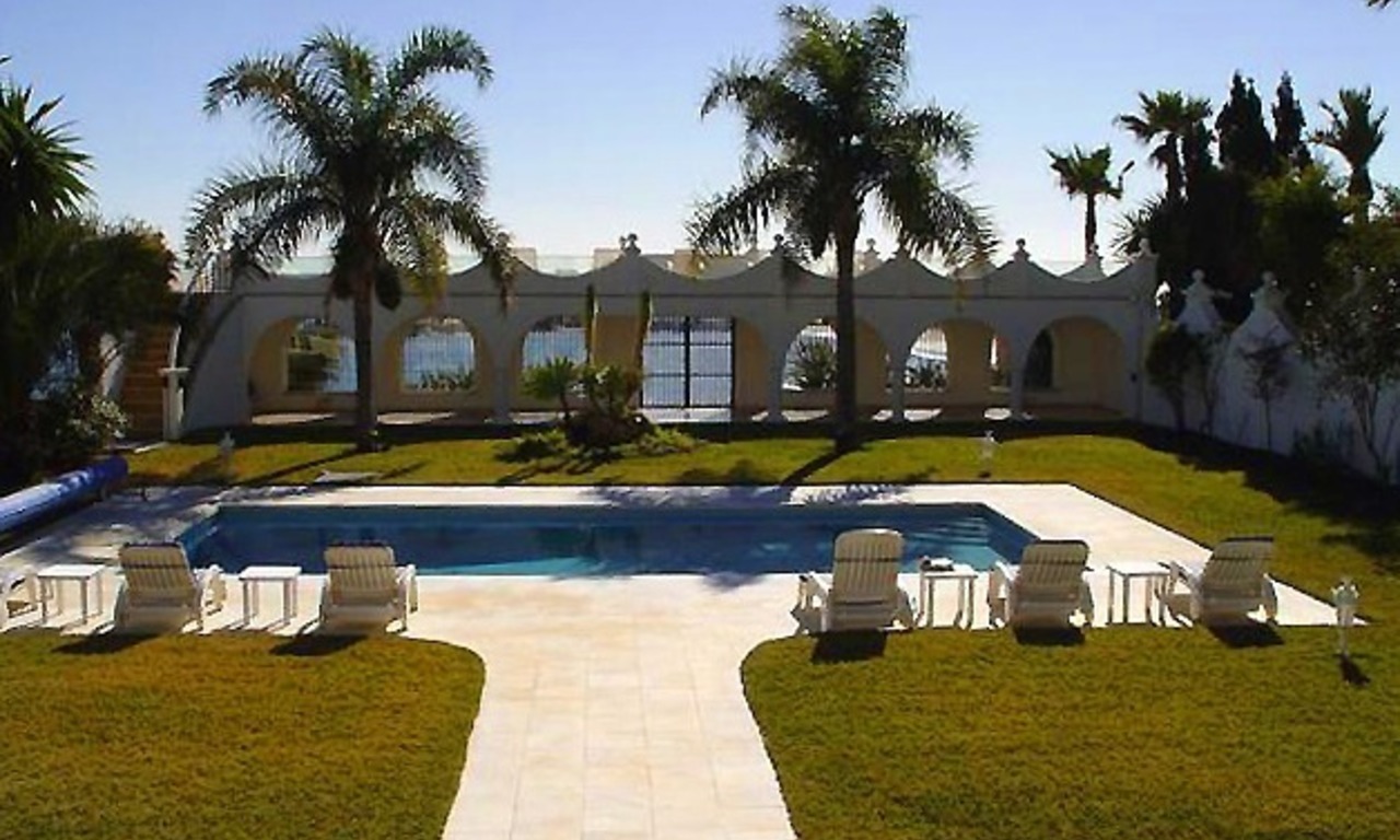 Exclusive beachfront Villa te koop, eerste lijn strand te Puerto Banus - Marbella 2