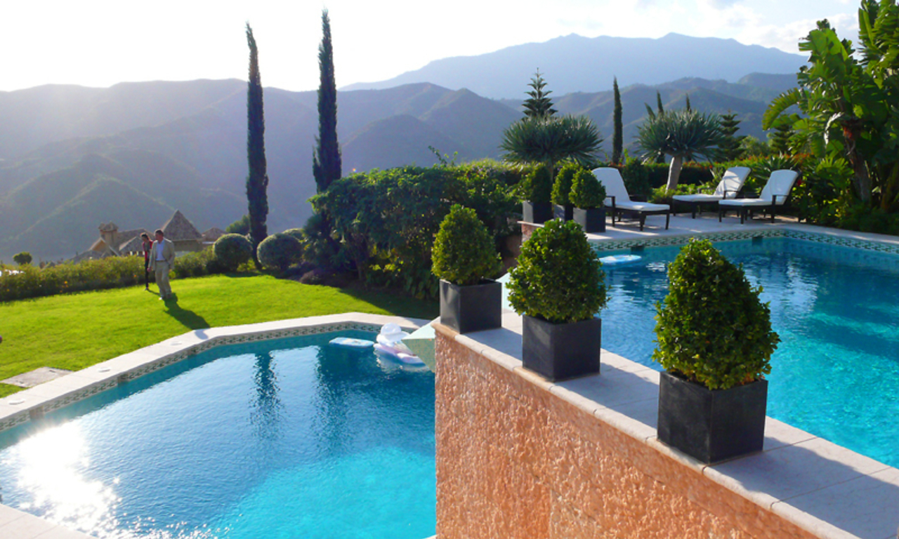 Exclusieve luxe villa te koop in Marbella op een groot privaat perceel met panoramisch uitzicht 5