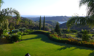 Exclusieve luxe villa te koop in Marbella op een groot privaat perceel met panoramisch uitzicht 19