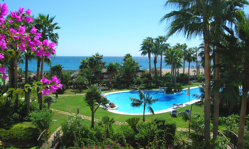 Beachfront appartement te koop, eerste lijn strand, Puerto Banus - Marbella 