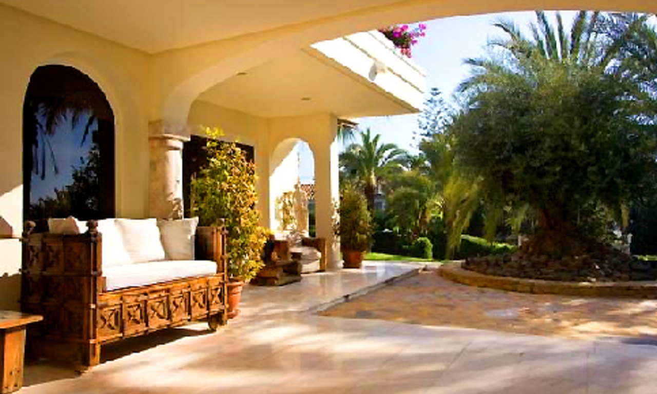 Beachfront villa te koop, eerstelijnstrand, Los Monteros Playa, Marbella 5