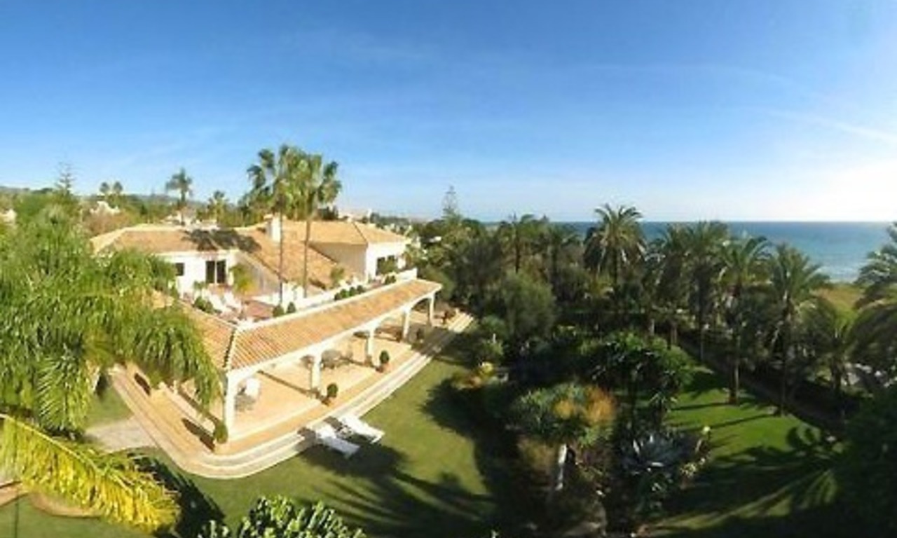 Beachfront villa te koop, eerstelijnstrand, Los Monteros Playa, Marbella 1
