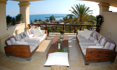 Luxe beachfront appartement te koop in Puerto Banus - Marbella 