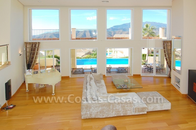 Luxe villa in moderne stijl te koop in Marbella 