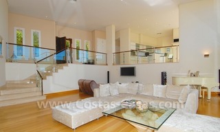 Luxe villa in moderne stijl te koop in Marbella 7