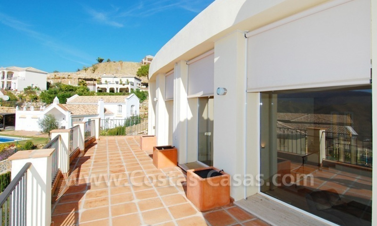 Luxe villa in moderne stijl te koop in Marbella 20