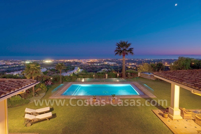 Exclusieve villa te koop, prestigieuze urbanisatie, Marbella – Benahavis, met een spectaculair panoramisch uitzicht 
