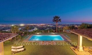 Exclusieve villa te koop, prestigieuze urbanisatie, Marbella – Benahavis, met een spectaculair panoramisch uitzicht 0