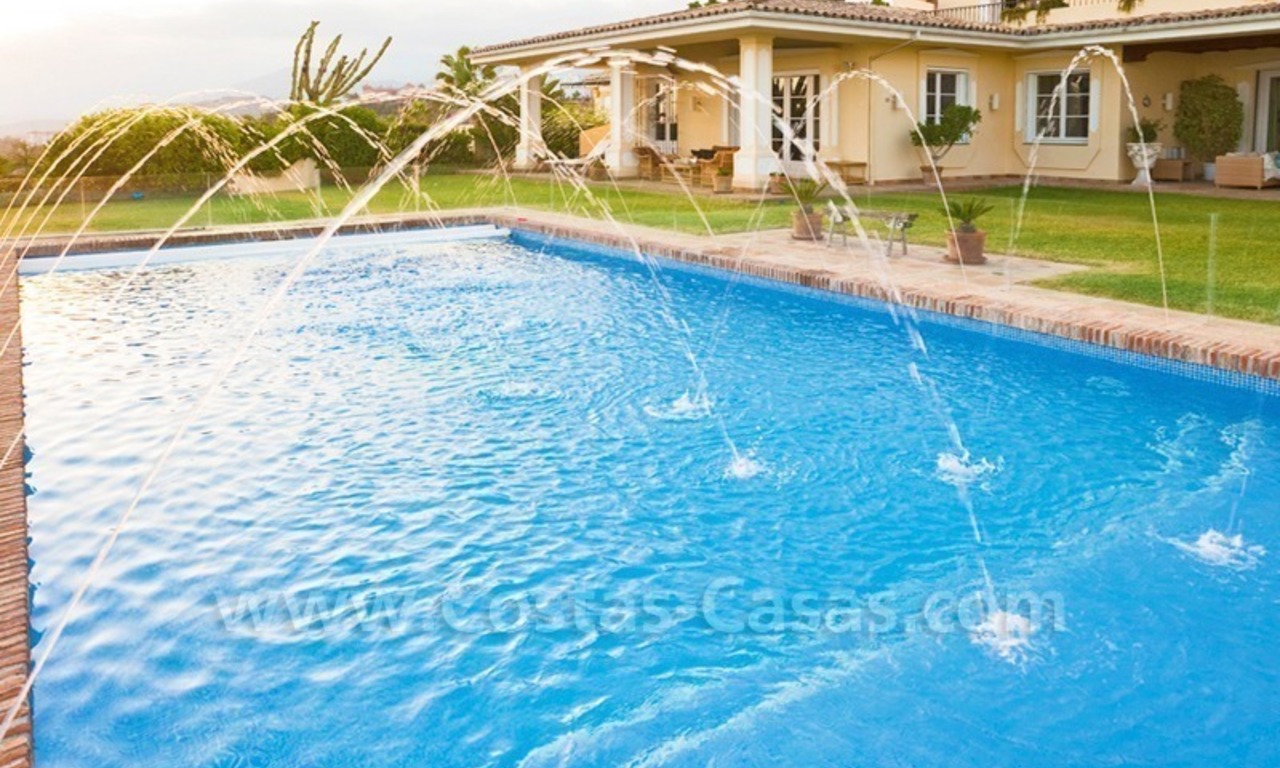 Exclusieve villa te koop, prestigieuze urbanisatie, Marbella – Benahavis, met een spectaculair panoramisch uitzicht 8